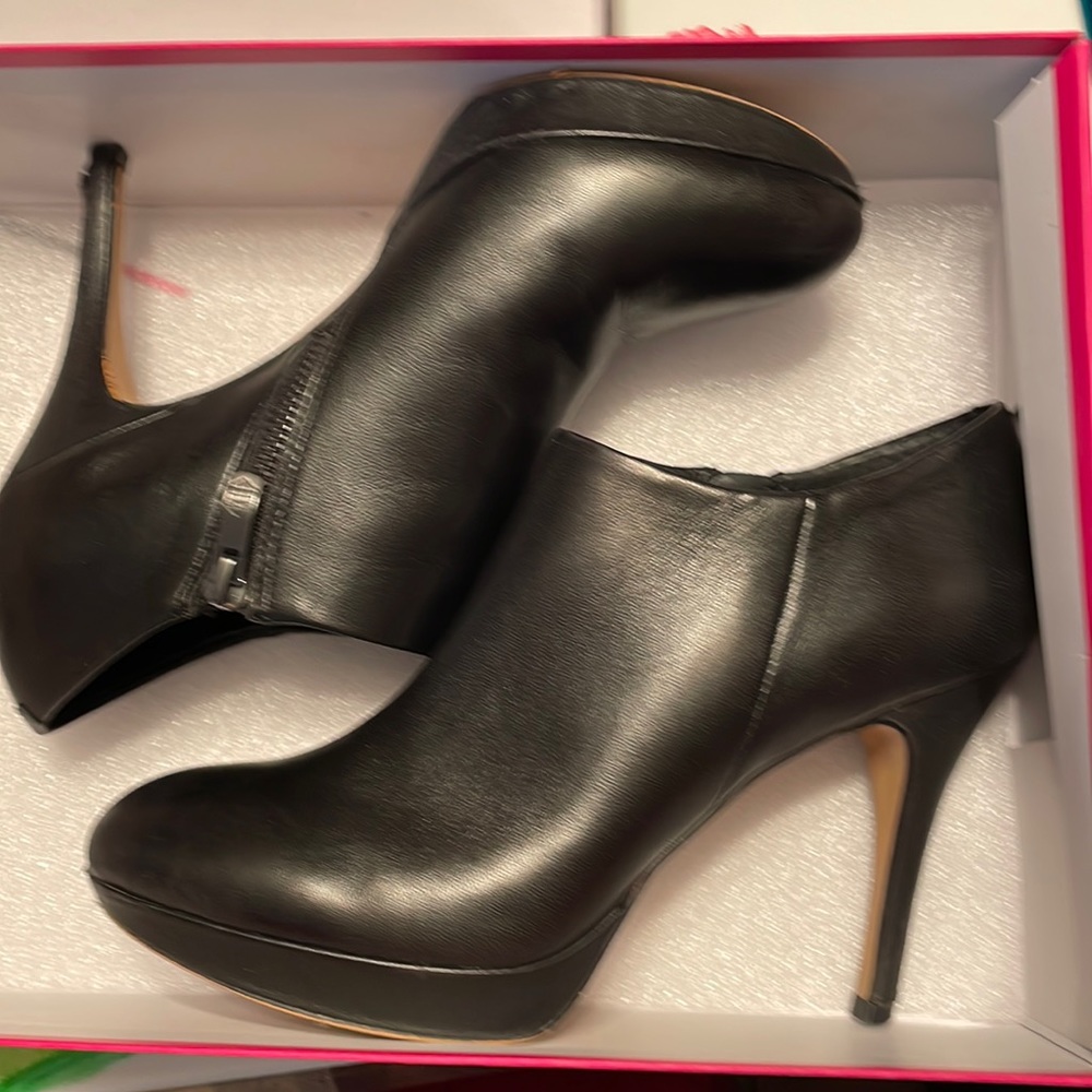 Black dress shoes
